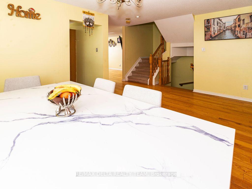 Photo 6 of 213 Duntroon Circle, Ottawa, Hunt Club Park/Greenboro — HOMEH