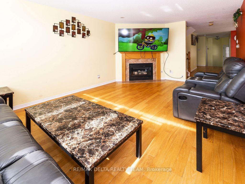 Photo 11 of 213 Duntroon Circle, Ottawa, Hunt Club Park/Greenboro — HOMEH