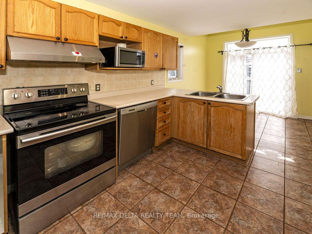 Photo 12 of 213 Duntroon Circle, Ottawa, Hunt Club Park/Greenboro — HOMEH