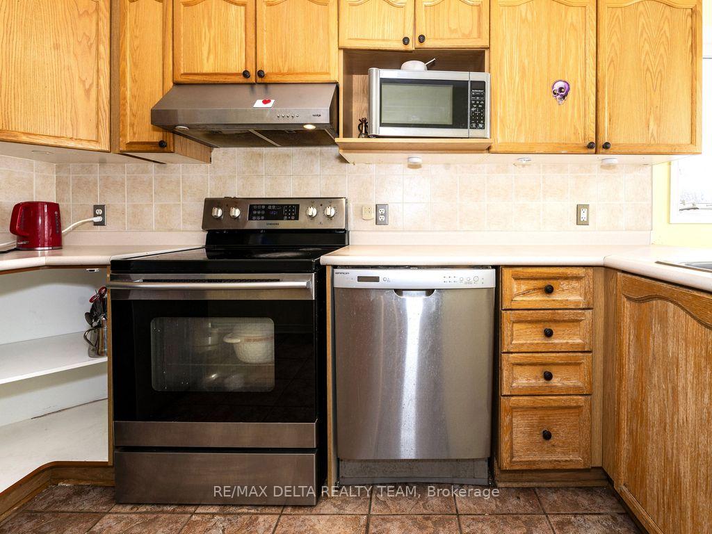 Photo 13 of 213 Duntroon Circle, Ottawa, Hunt Club Park/Greenboro — HOMEH