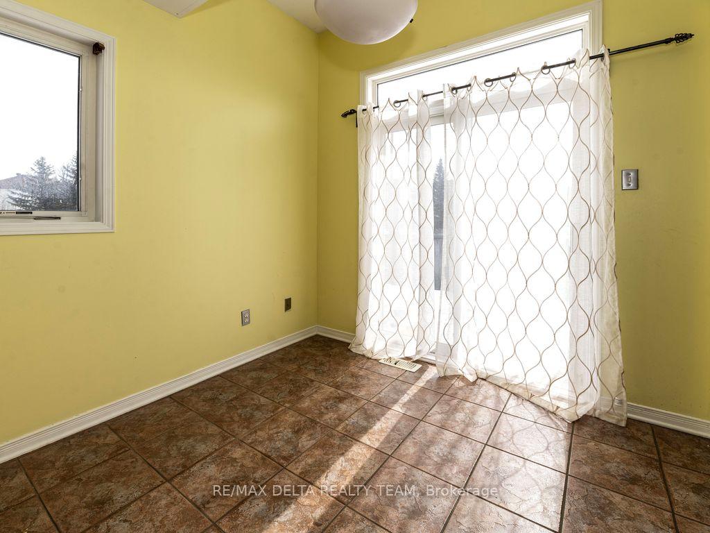 Photo 15 of 213 Duntroon Circle, Ottawa, Hunt Club Park/Greenboro — HOMEH