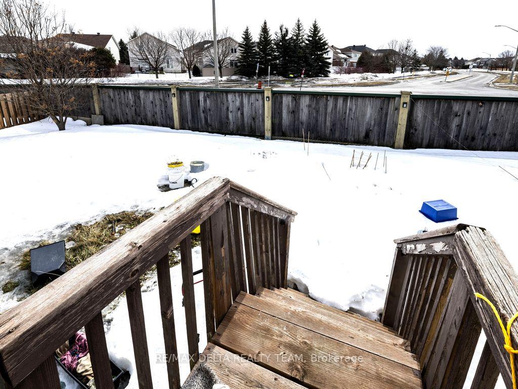 Photo 16 of 213 Duntroon Circle, Ottawa, Hunt Club Park/Greenboro — HOMEH