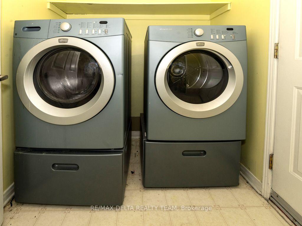 Photo 18 of 213 Duntroon Circle, Ottawa, Hunt Club Park/Greenboro — HOMEH