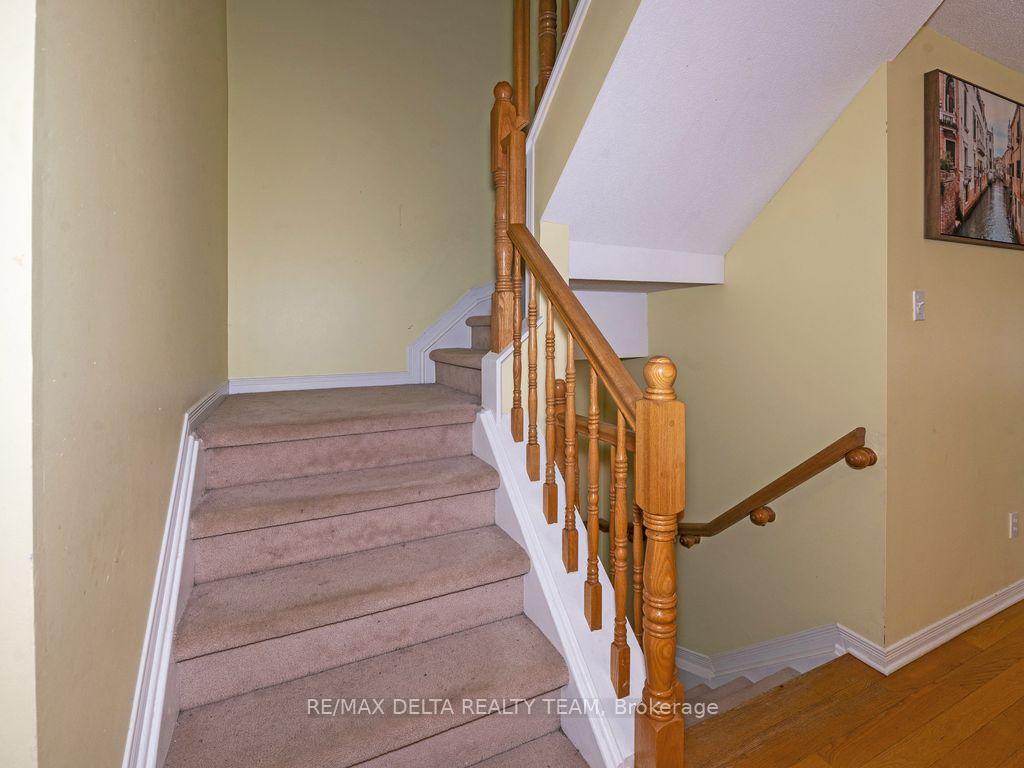 Photo 19 of 213 Duntroon Circle, Ottawa, Hunt Club Park/Greenboro — HOMEH