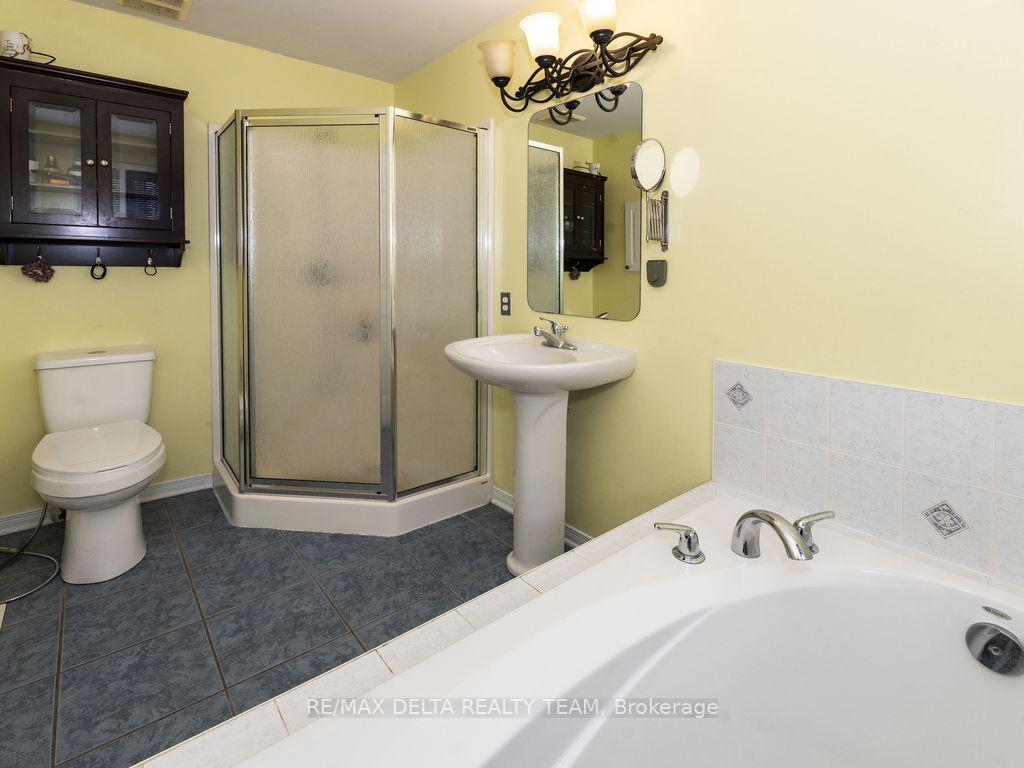Photo 21 of 213 Duntroon Circle, Ottawa, Hunt Club Park/Greenboro — HOMEH