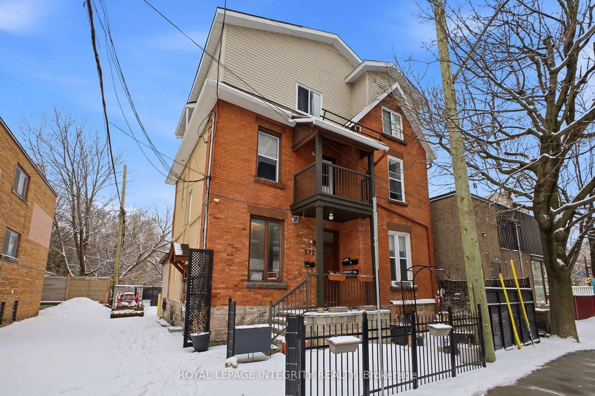 Front of Unit B, 172 Cobourg Street