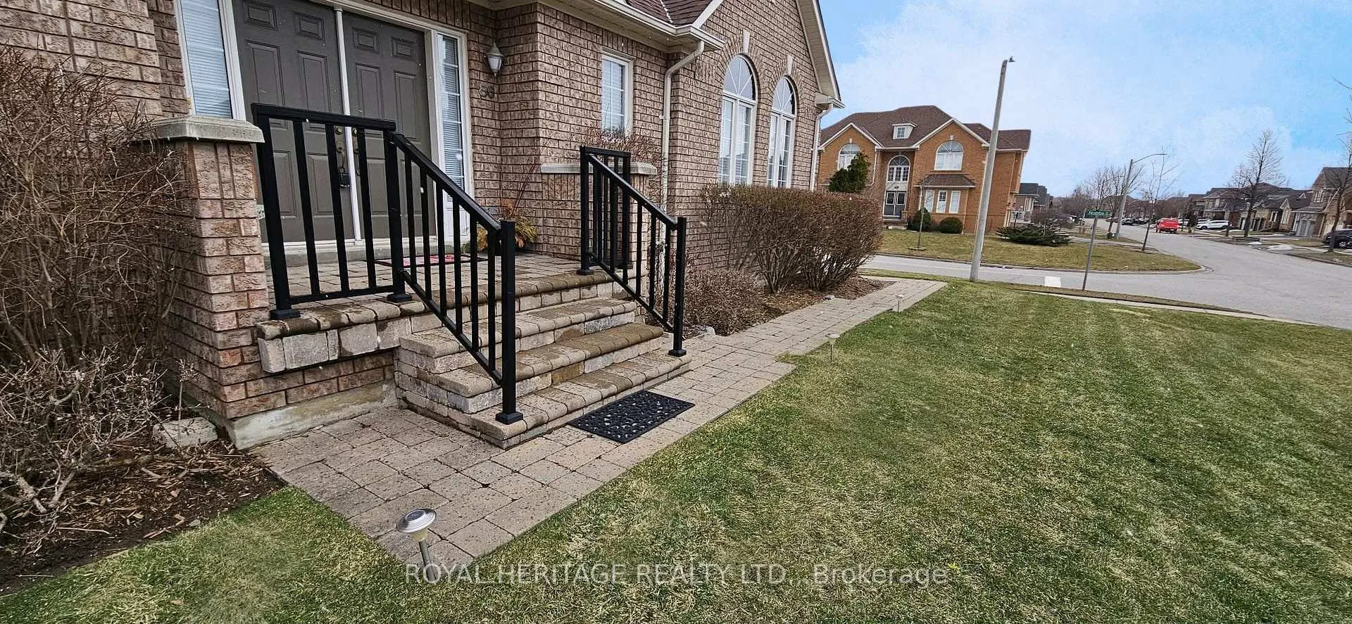 Photo 3 of 86 Root Crescent, Ajax, Northwest Ajax — HOMEH