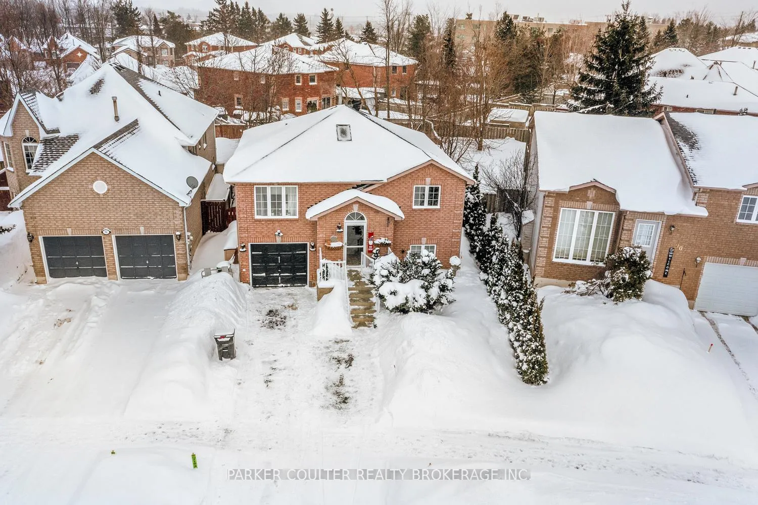 Photo 1 of 92 Snowy Owl Crescent, Barrie, Little Lake — HOMEH