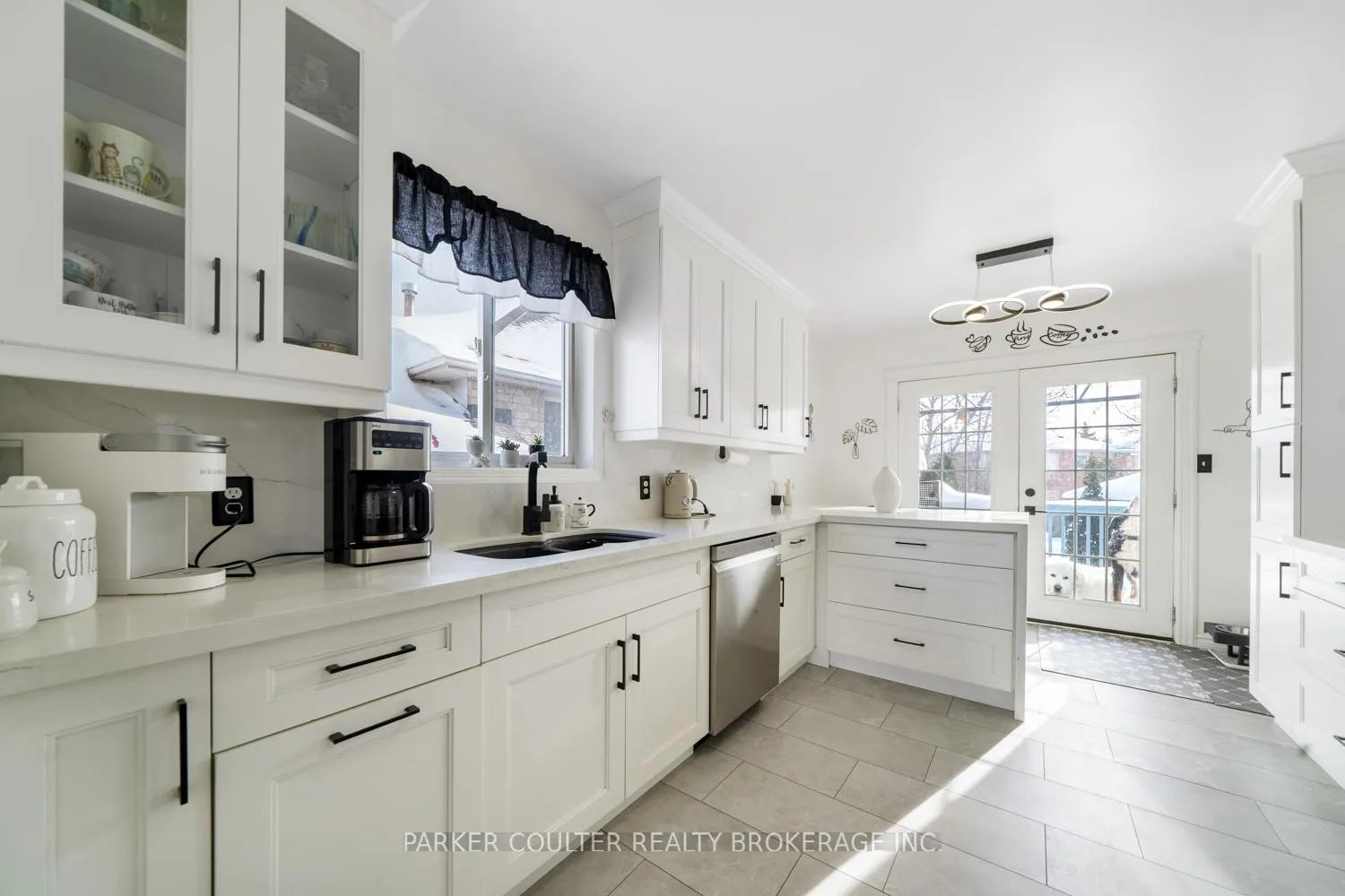 Photo 10 of 92 Snowy Owl Crescent, Barrie, Little Lake — HOMEH