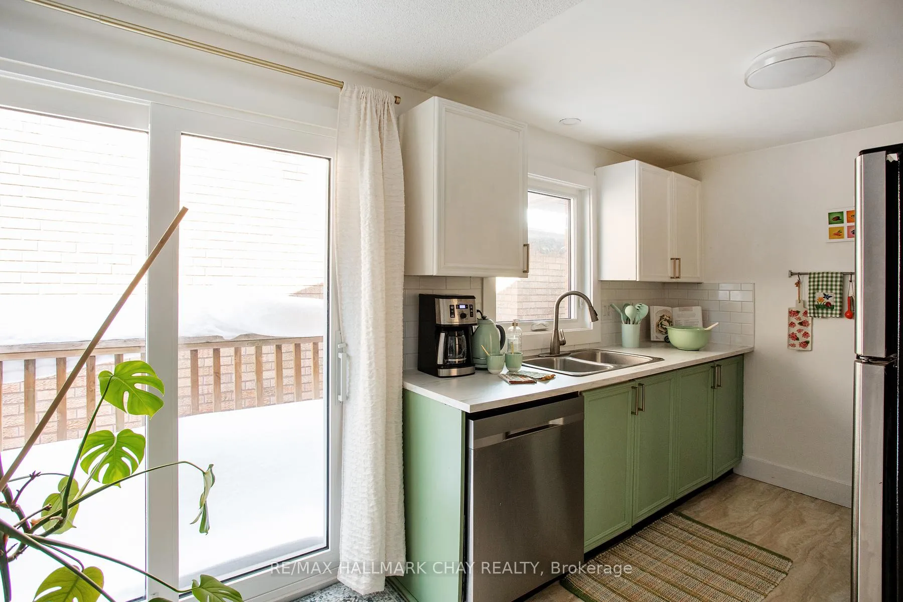 Photo 8 of 35 Geddes Crescent, Barrie, Northwest — HOMEH