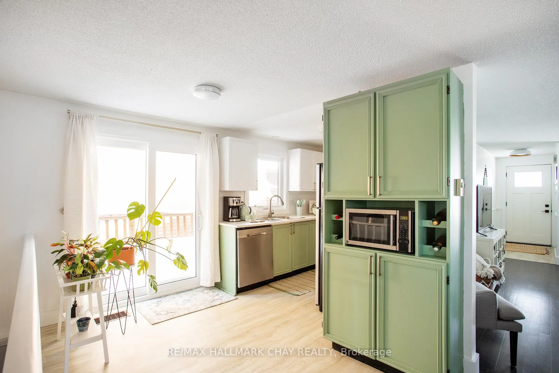 Photo 10 of 35 Geddes Crescent, Barrie, Northwest — HOMEH
