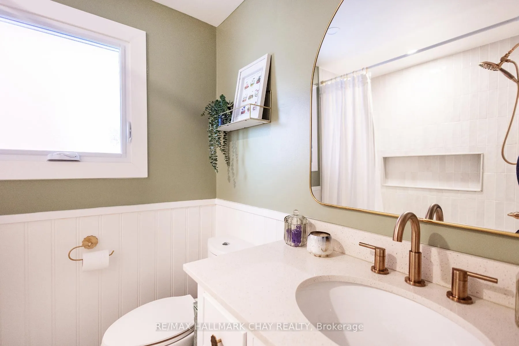 Photo 13 of 35 Geddes Crescent, Barrie, Northwest — HOMEH