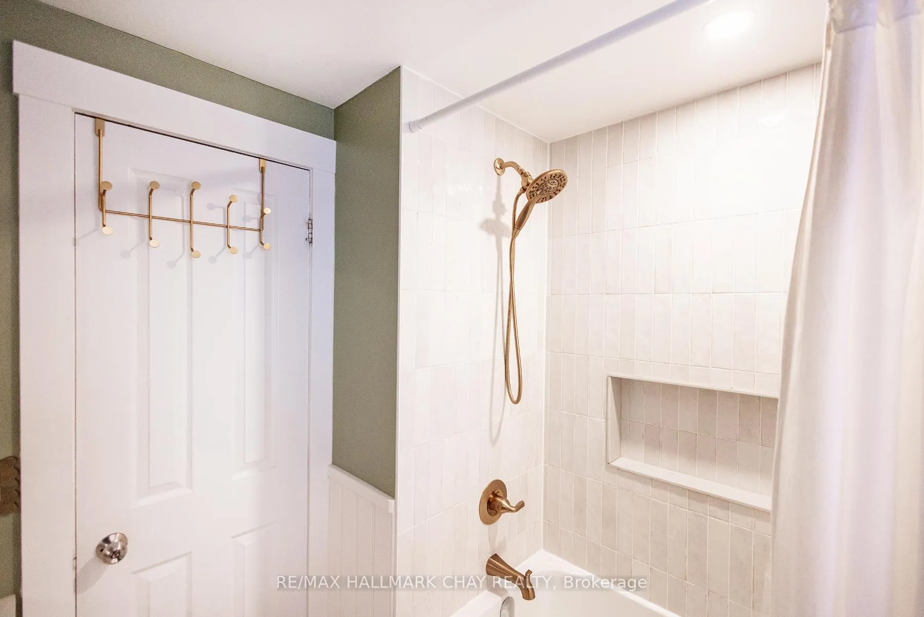 Photo 14 of 35 Geddes Crescent, Barrie, Northwest — HOMEH