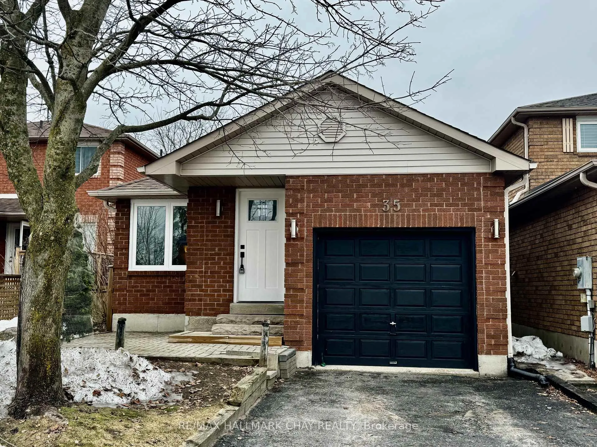 Photo 1 of 35 Geddes Crescent, Barrie, Northwest — HOMEH
