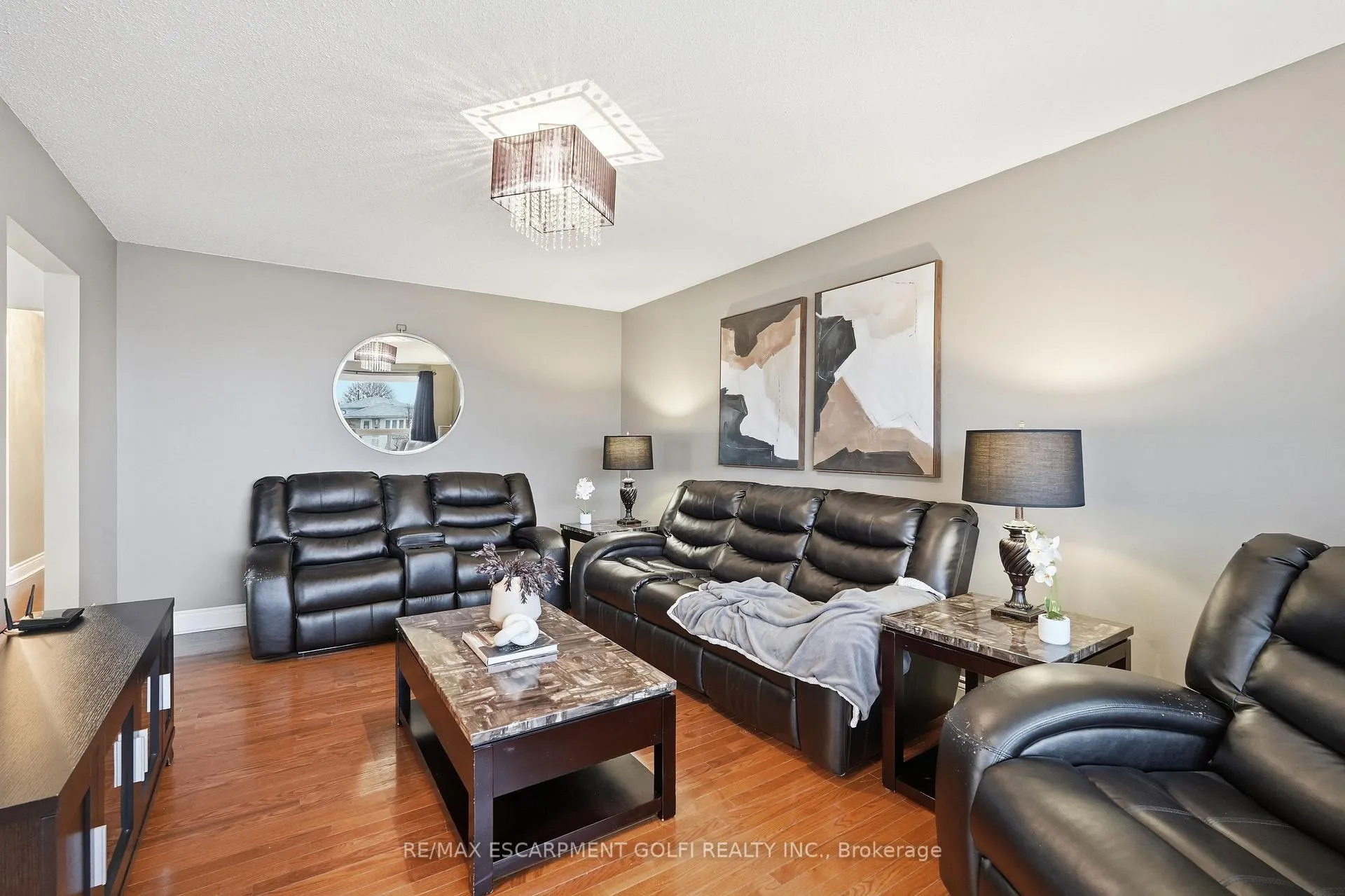 Photo 2 of 21 Odessa Street, Hamilton, Stoney Creek Mountain — HOMEH