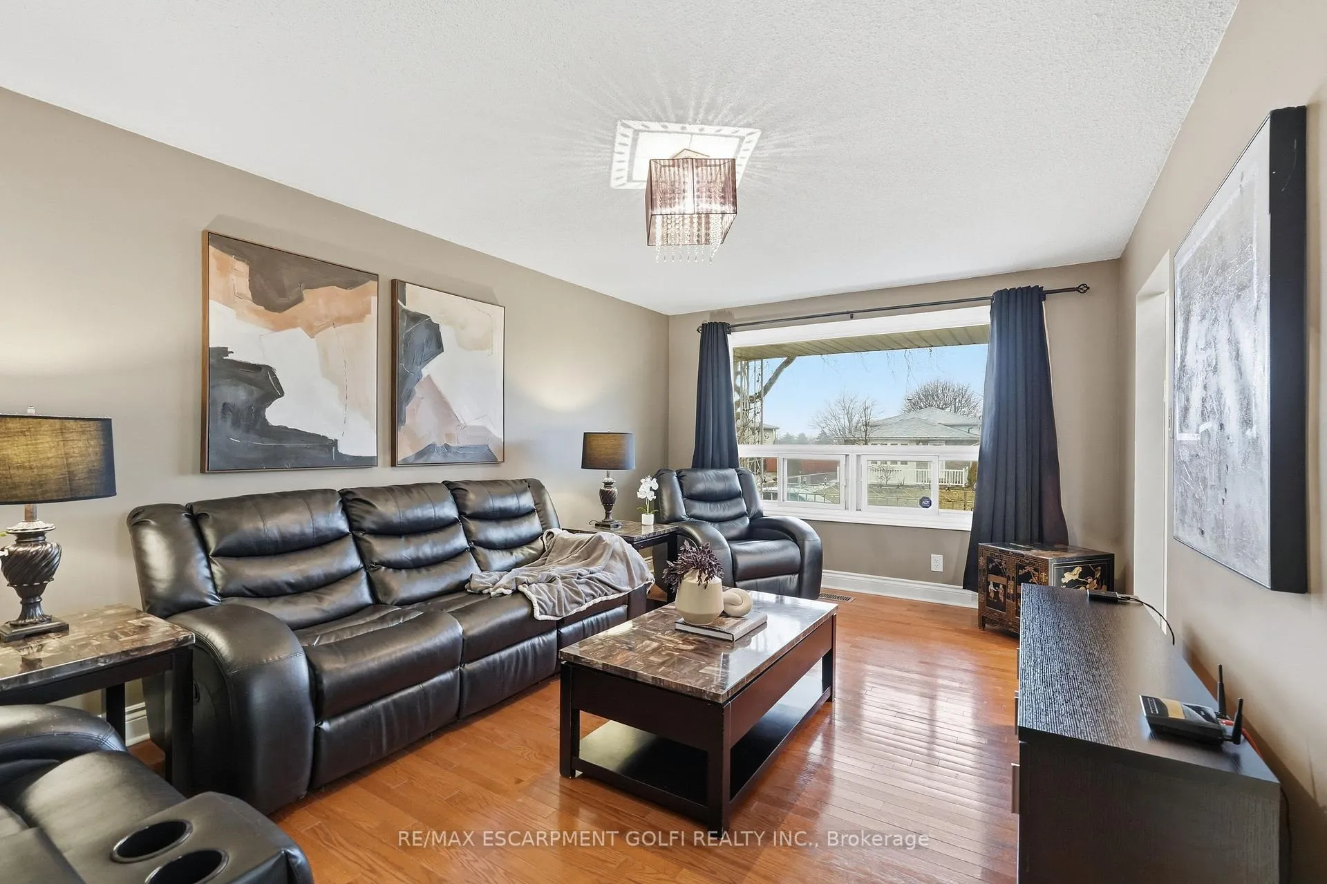 Photo 3 of 21 Odessa Street, Hamilton, Stoney Creek Mountain — HOMEH