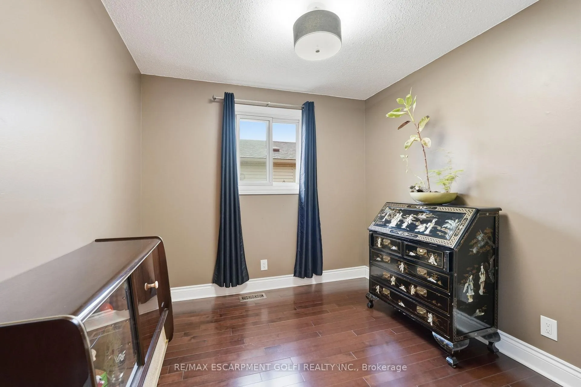 Photo 7 of 21 Odessa Street, Hamilton, Stoney Creek Mountain — HOMEH