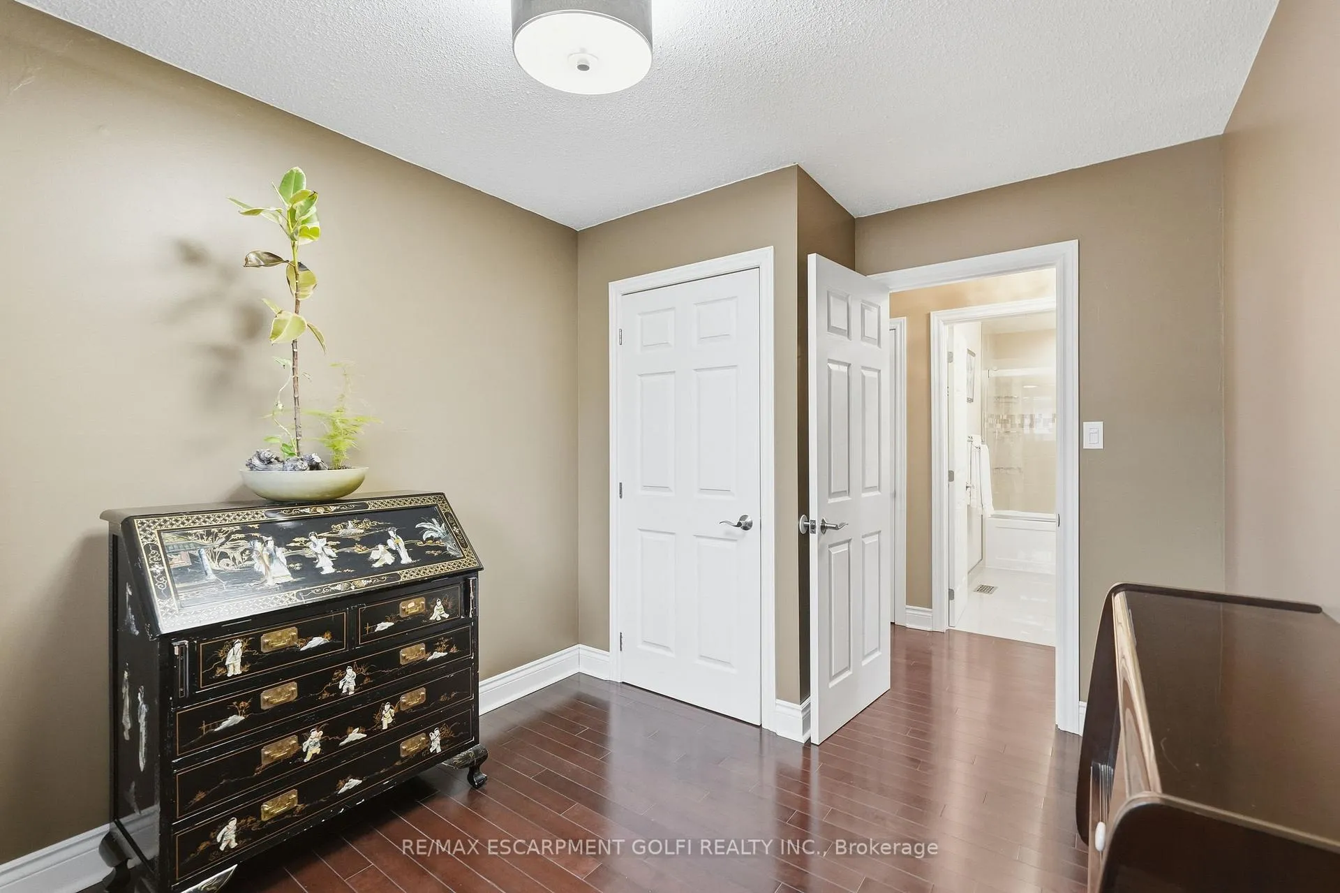 Photo 8 of 21 Odessa Street, Hamilton, Stoney Creek Mountain — HOMEH