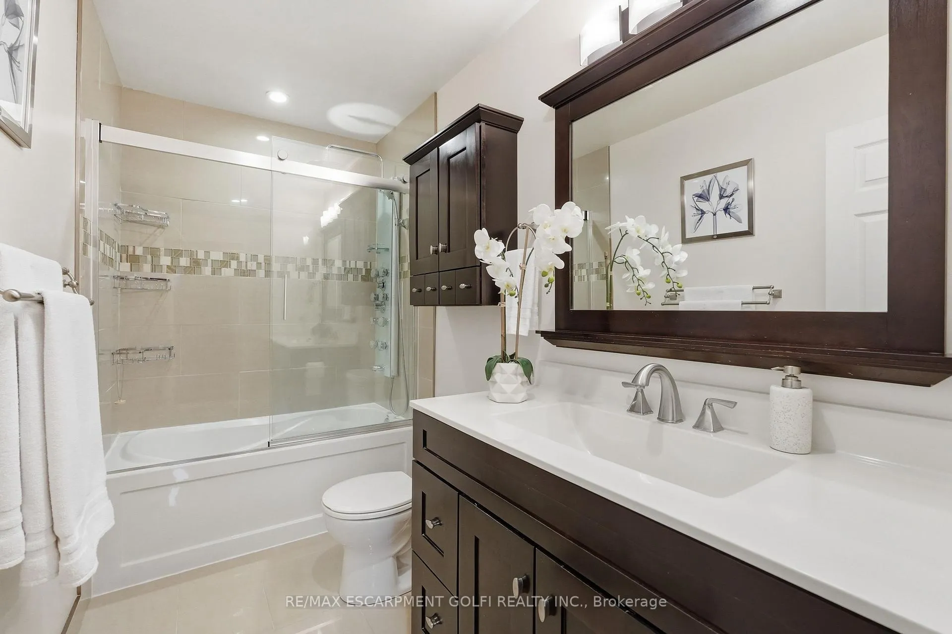 Photo 9 of 21 Odessa Street, Hamilton, Stoney Creek Mountain — HOMEH