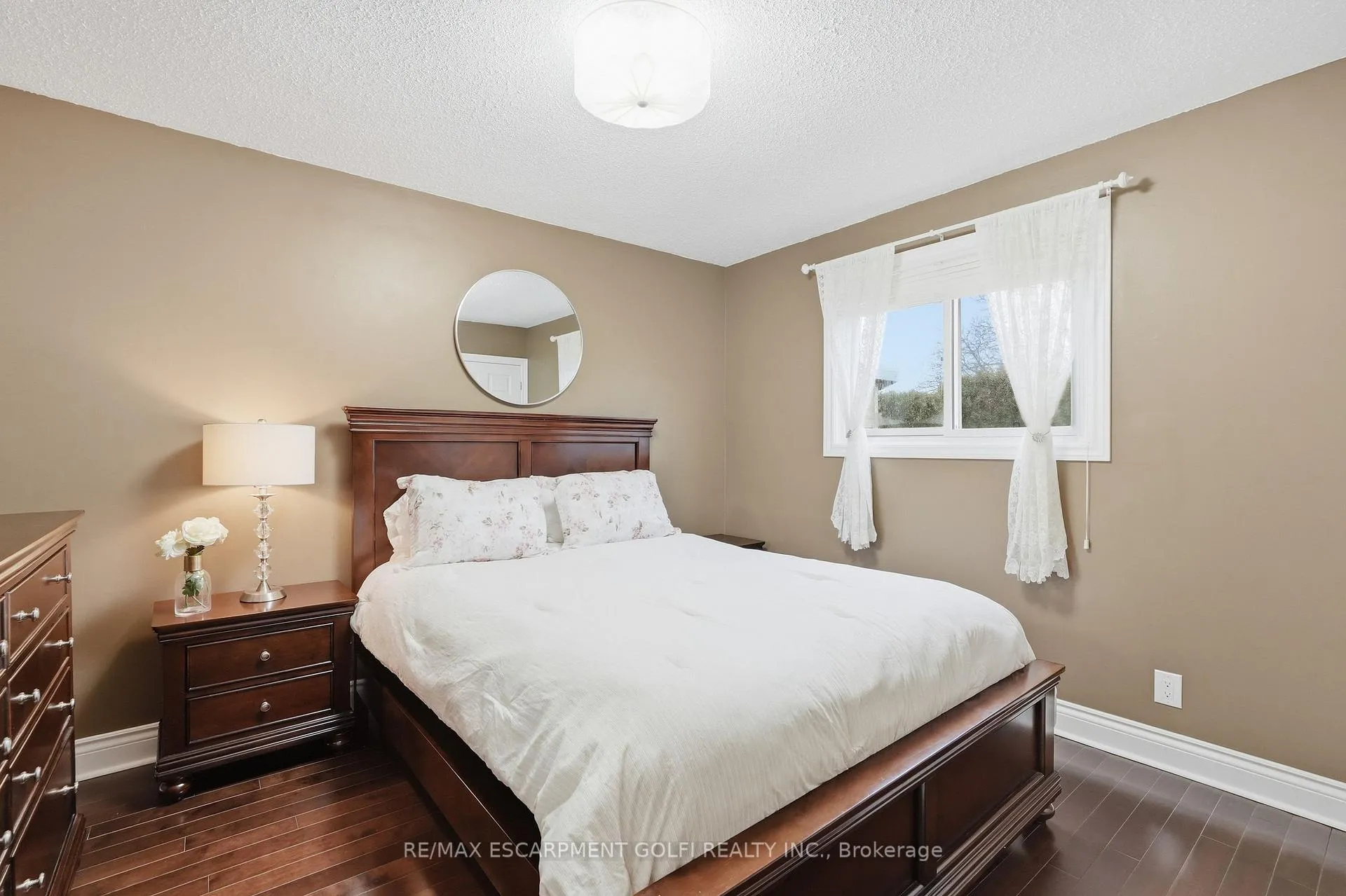 Photo 10 of 21 Odessa Street, Hamilton, Stoney Creek Mountain — HOMEH