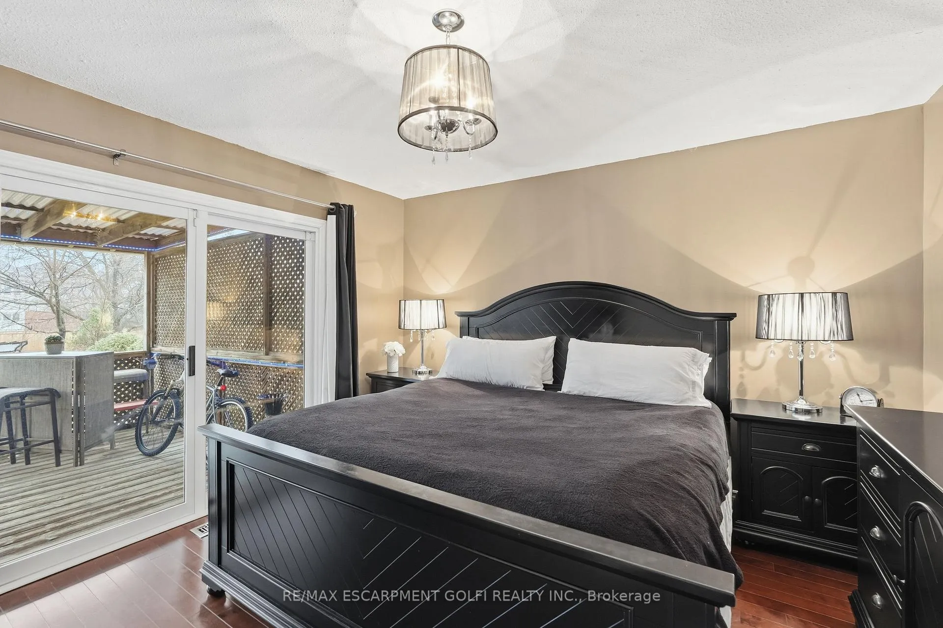 Photo 12 of 21 Odessa Street, Hamilton, Stoney Creek Mountain — HOMEH