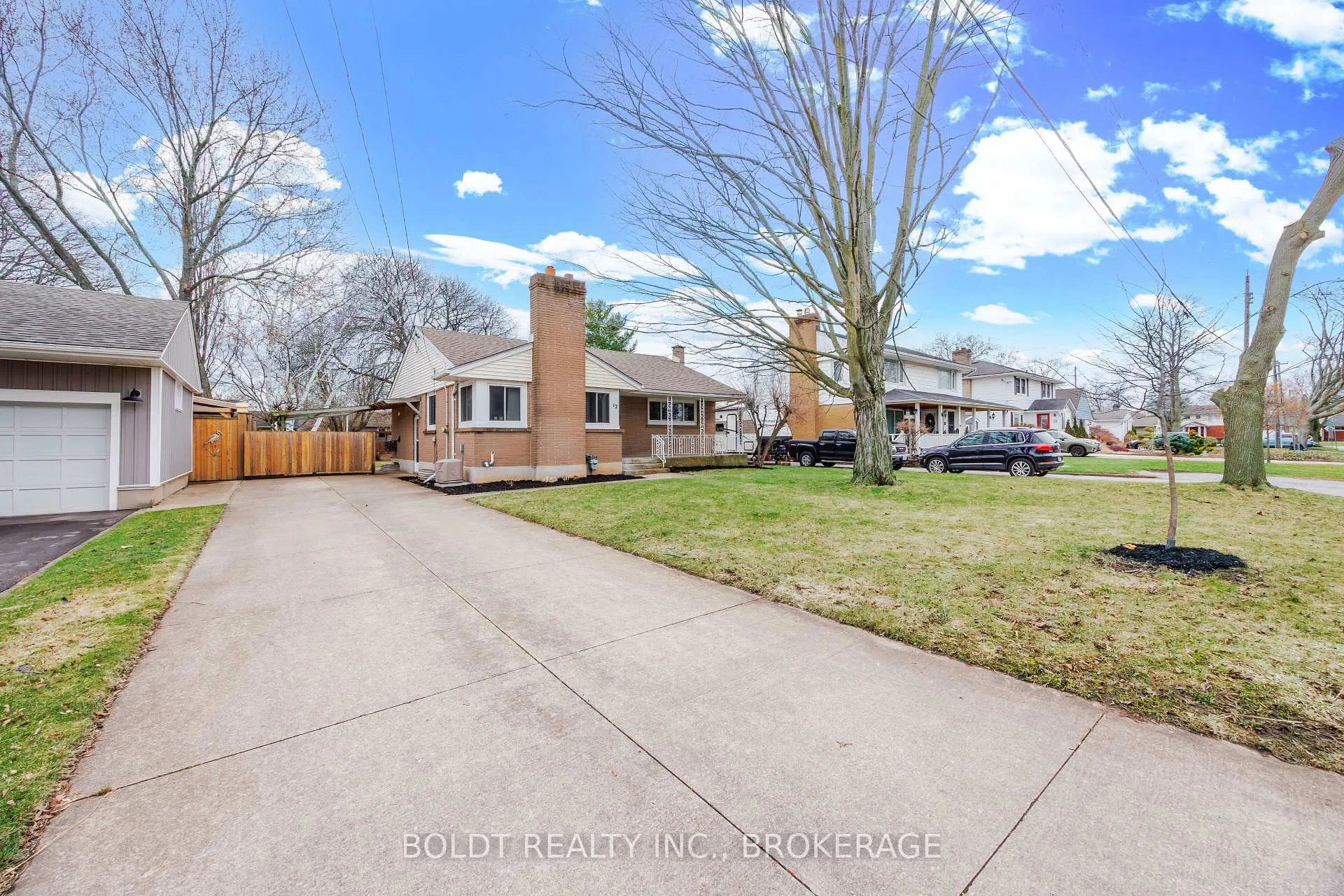 Photo 2 of 12 Sunnyside Drive, St. Catharines, Vine/Linwell — HOMEH