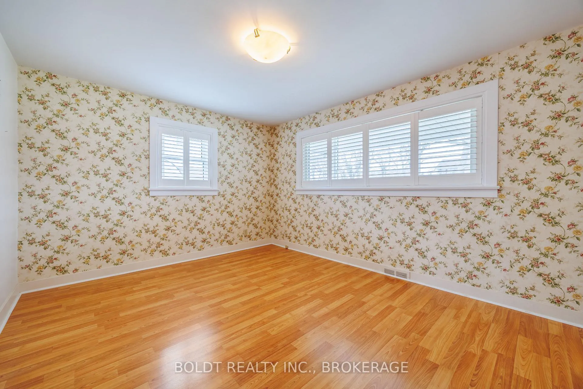 Photo 10 of 12 Sunnyside Drive, St. Catharines, Vine/Linwell — HOMEH