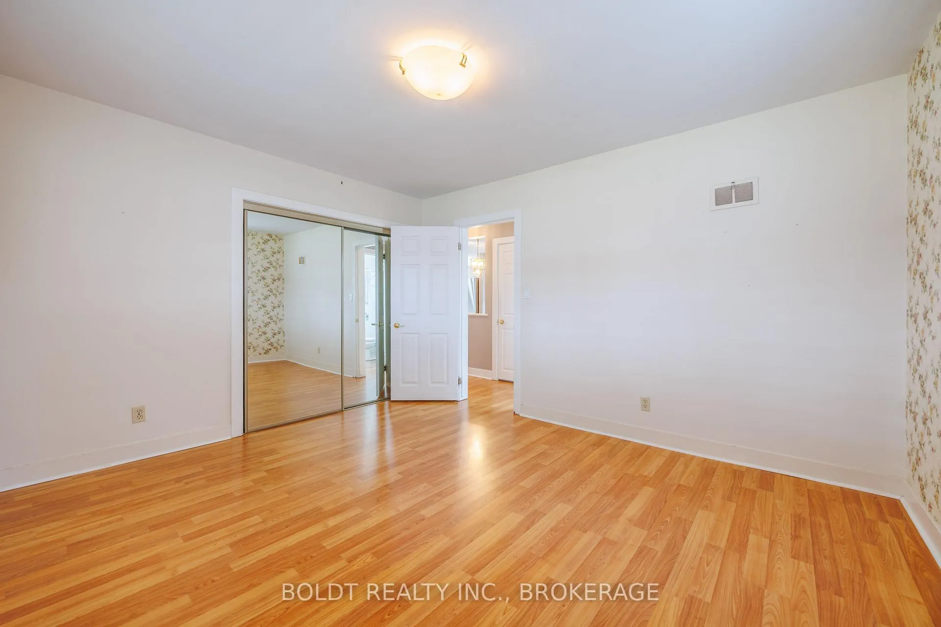 Photo 11 of 12 Sunnyside Drive, St. Catharines, Vine/Linwell — HOMEH