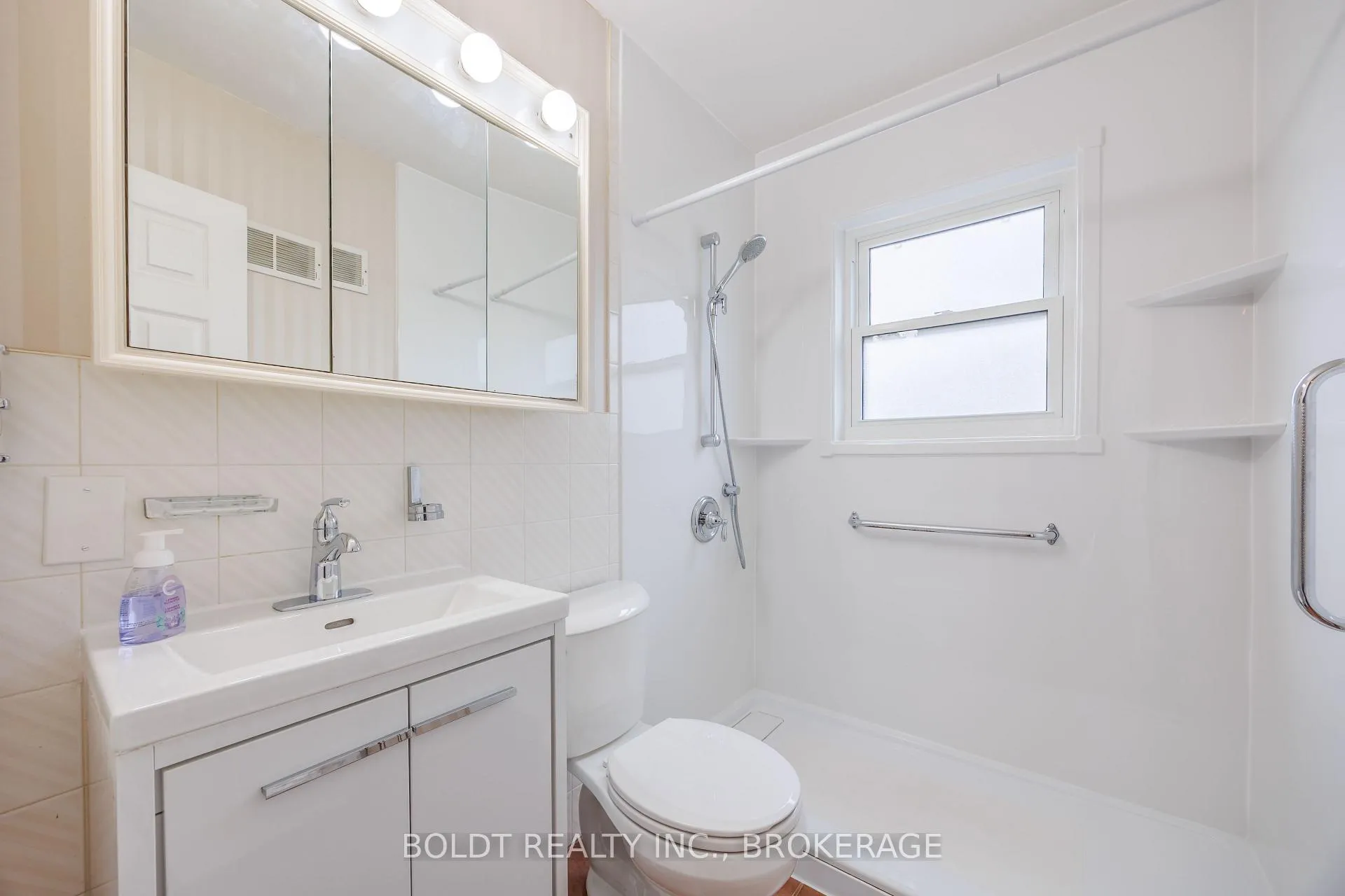 Photo 14 of 12 Sunnyside Drive, St. Catharines, Vine/Linwell — HOMEH