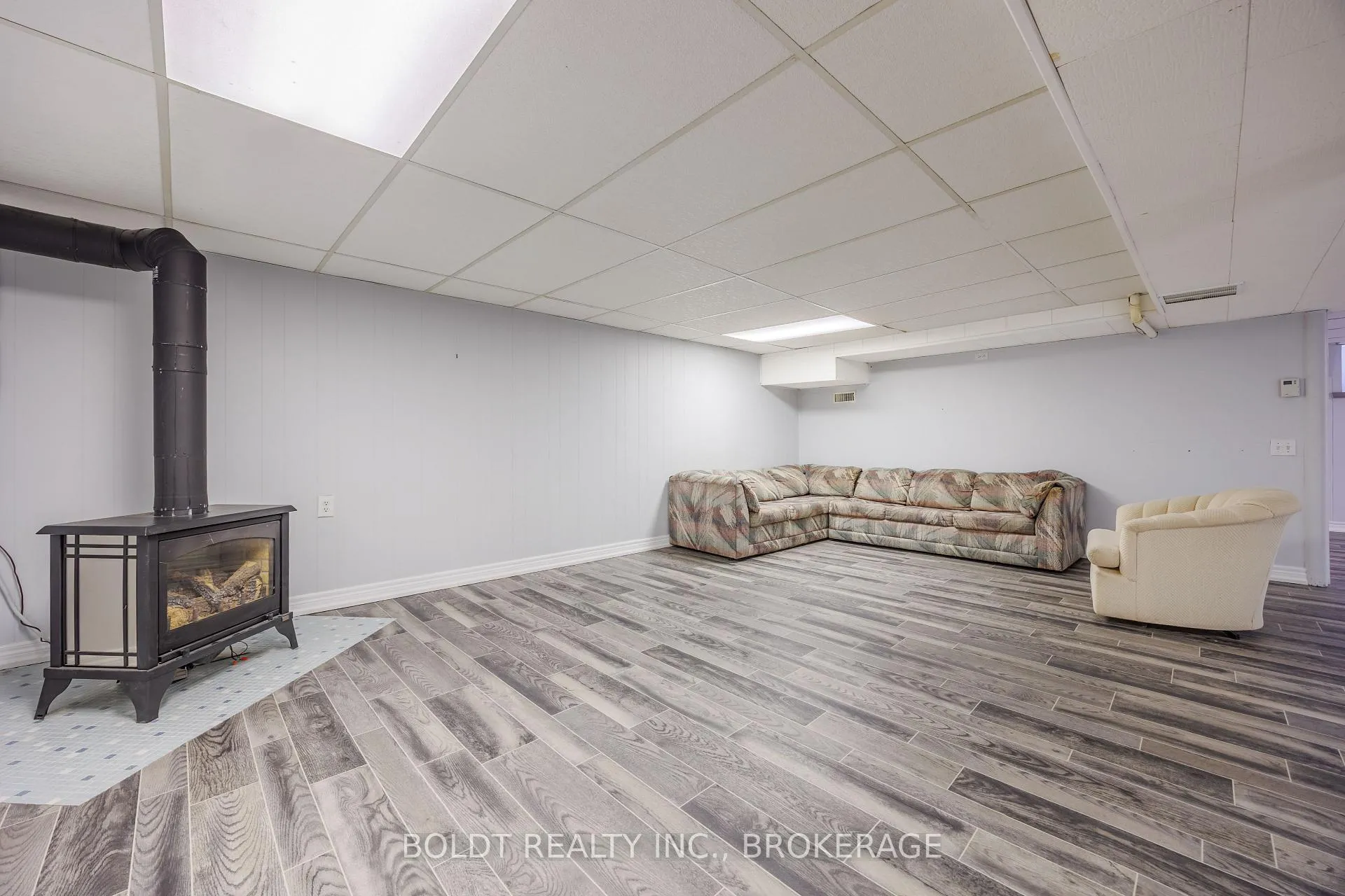 Photo 18 of 12 Sunnyside Drive, St. Catharines, Vine/Linwell — HOMEH