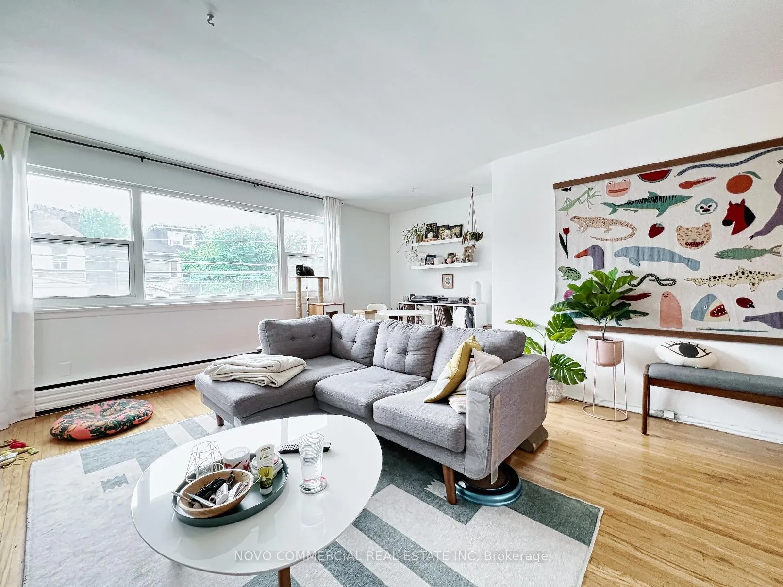 Front of Unit 2nd Flr, 1658 Queen Street W
