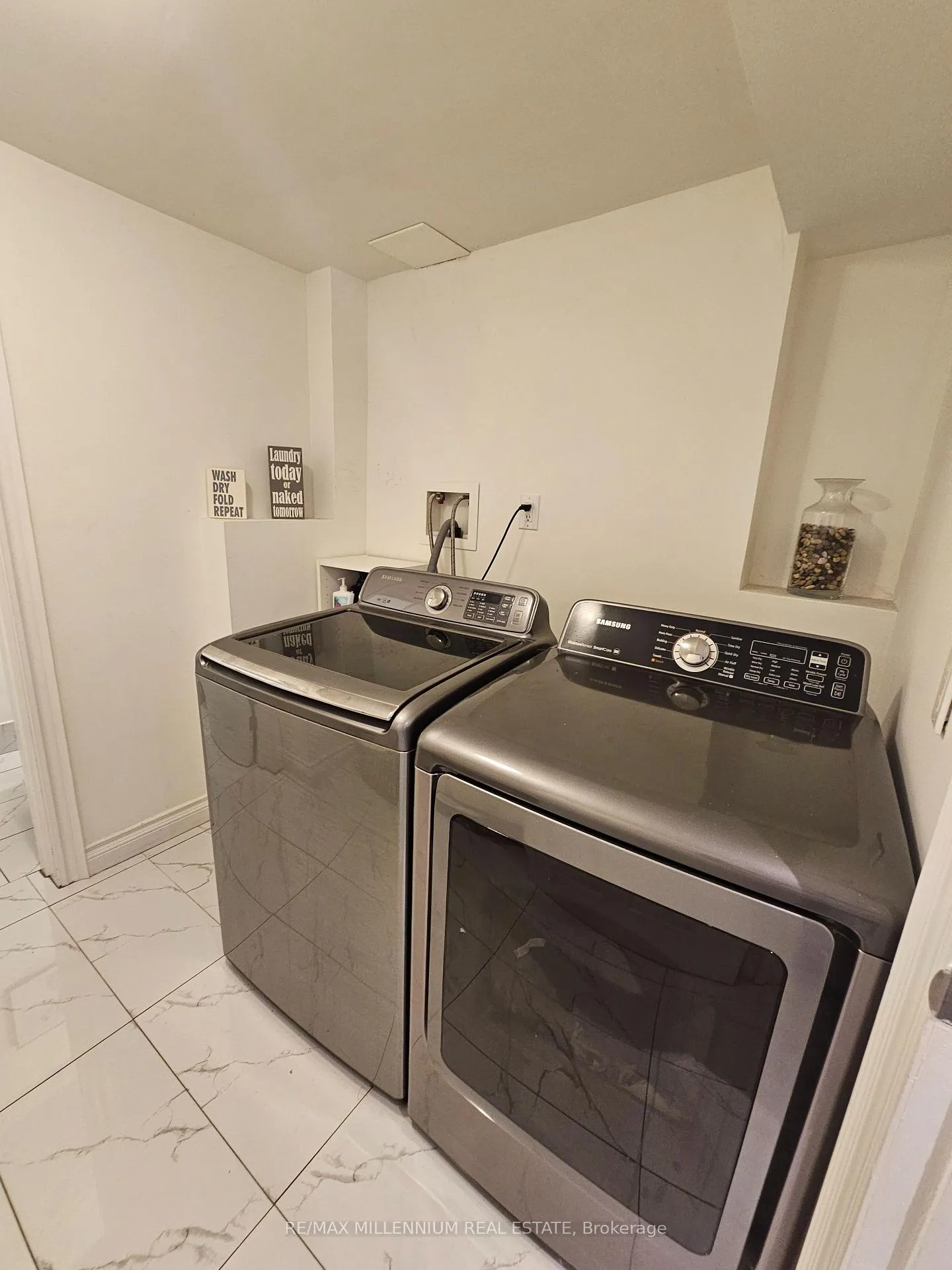 Photo 4 of 65 Vange Crescent, Etobicoke, Mount Olive-Silverstone-Jamestown — HOMEH