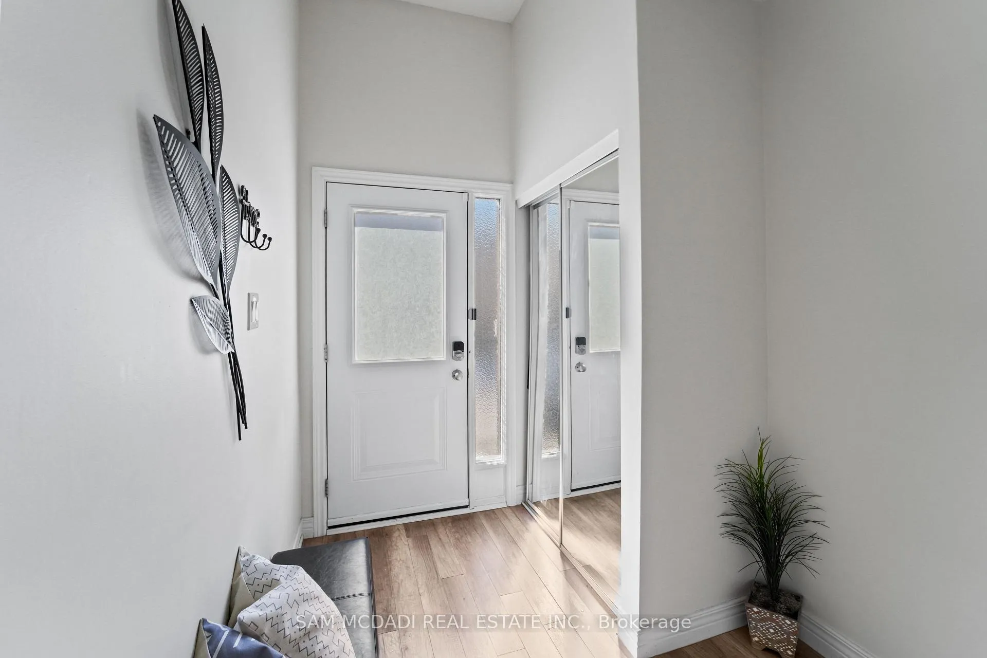 Photo 2 of Unit 31, 1518 Sixth Line, Oakville, College Park — HOMEH