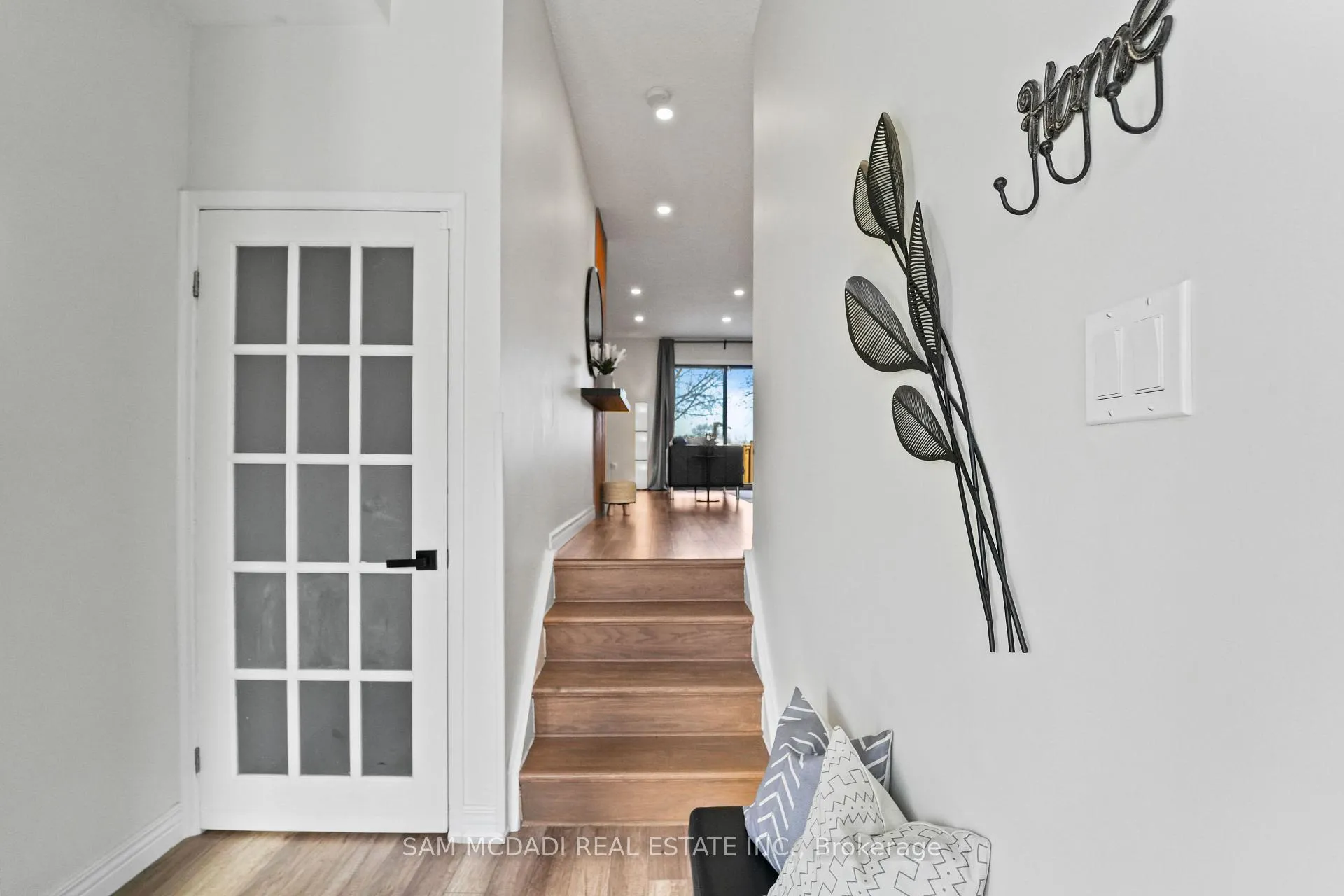 Photo 3 of Unit 31, 1518 Sixth Line, Oakville, College Park — HOMEH