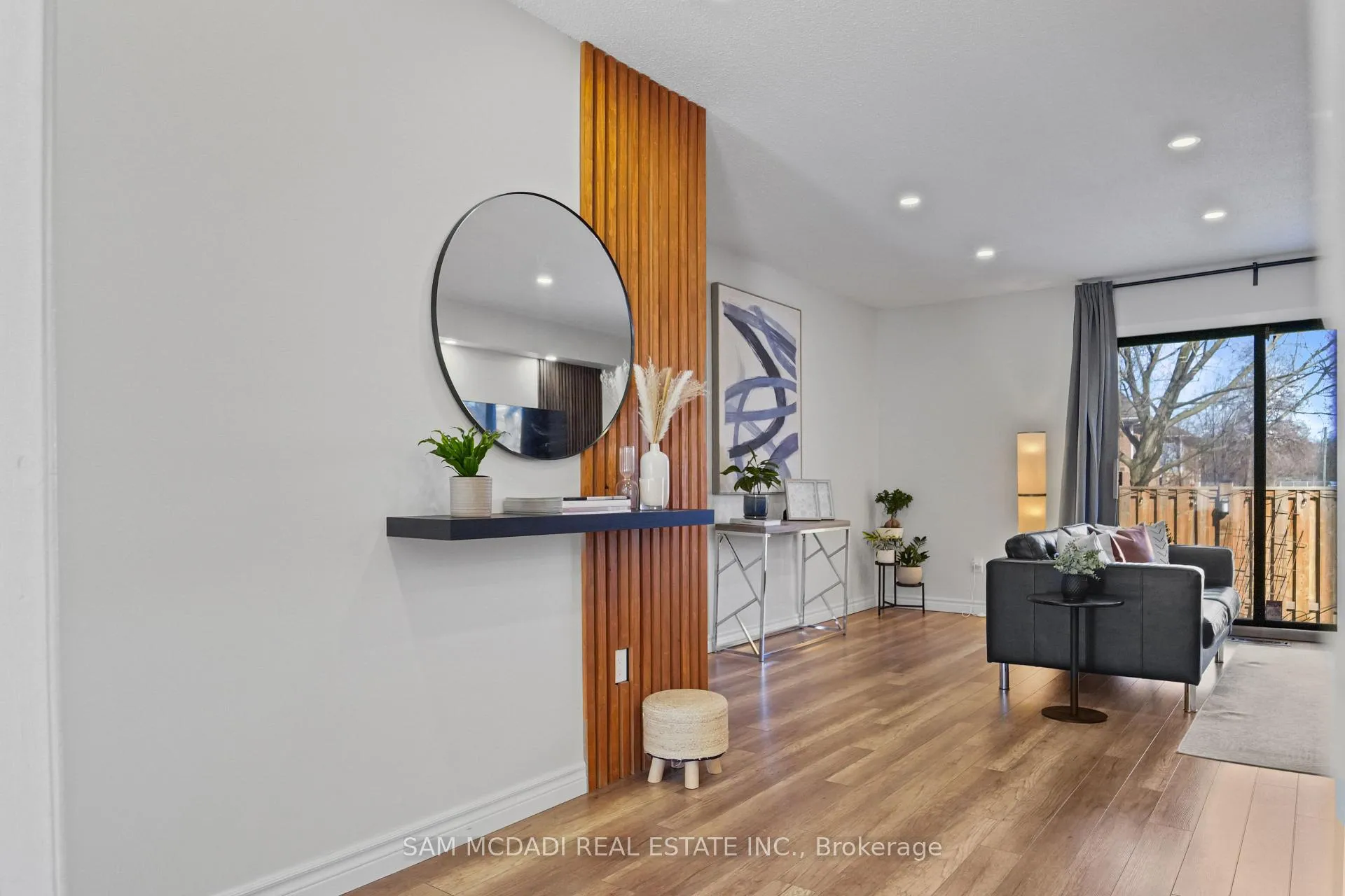 Photo 4 of Unit 31, 1518 Sixth Line, Oakville, College Park — HOMEH