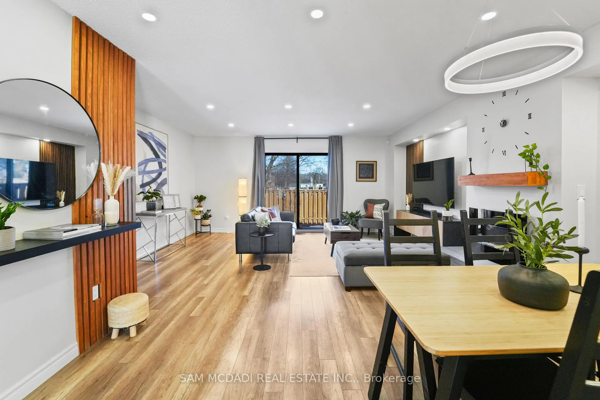 Photo 5 of Unit 31, 1518 Sixth Line, Oakville, College Park — HOMEH