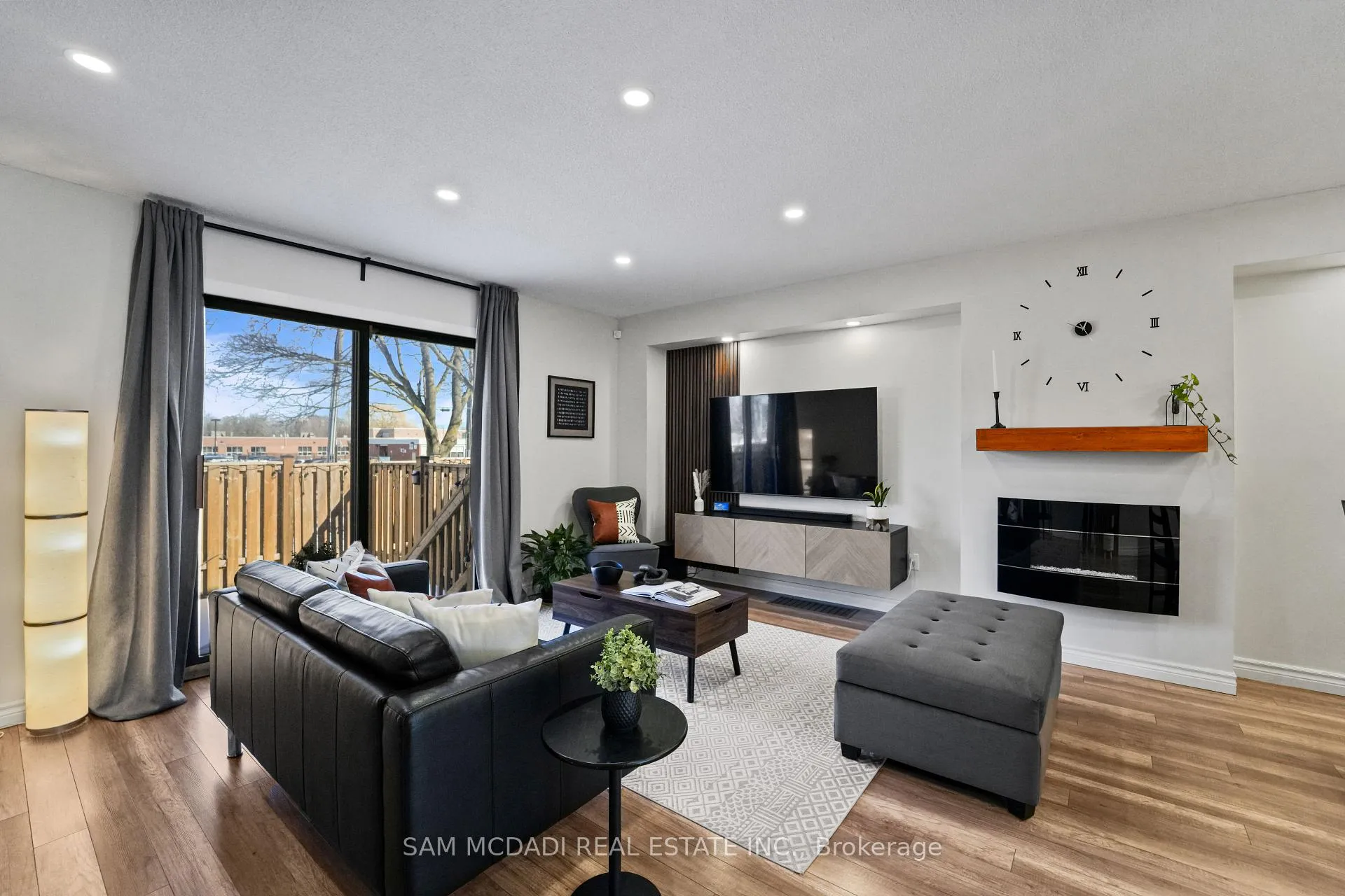 Photo 6 of Unit 31, 1518 Sixth Line, Oakville, College Park — HOMEH