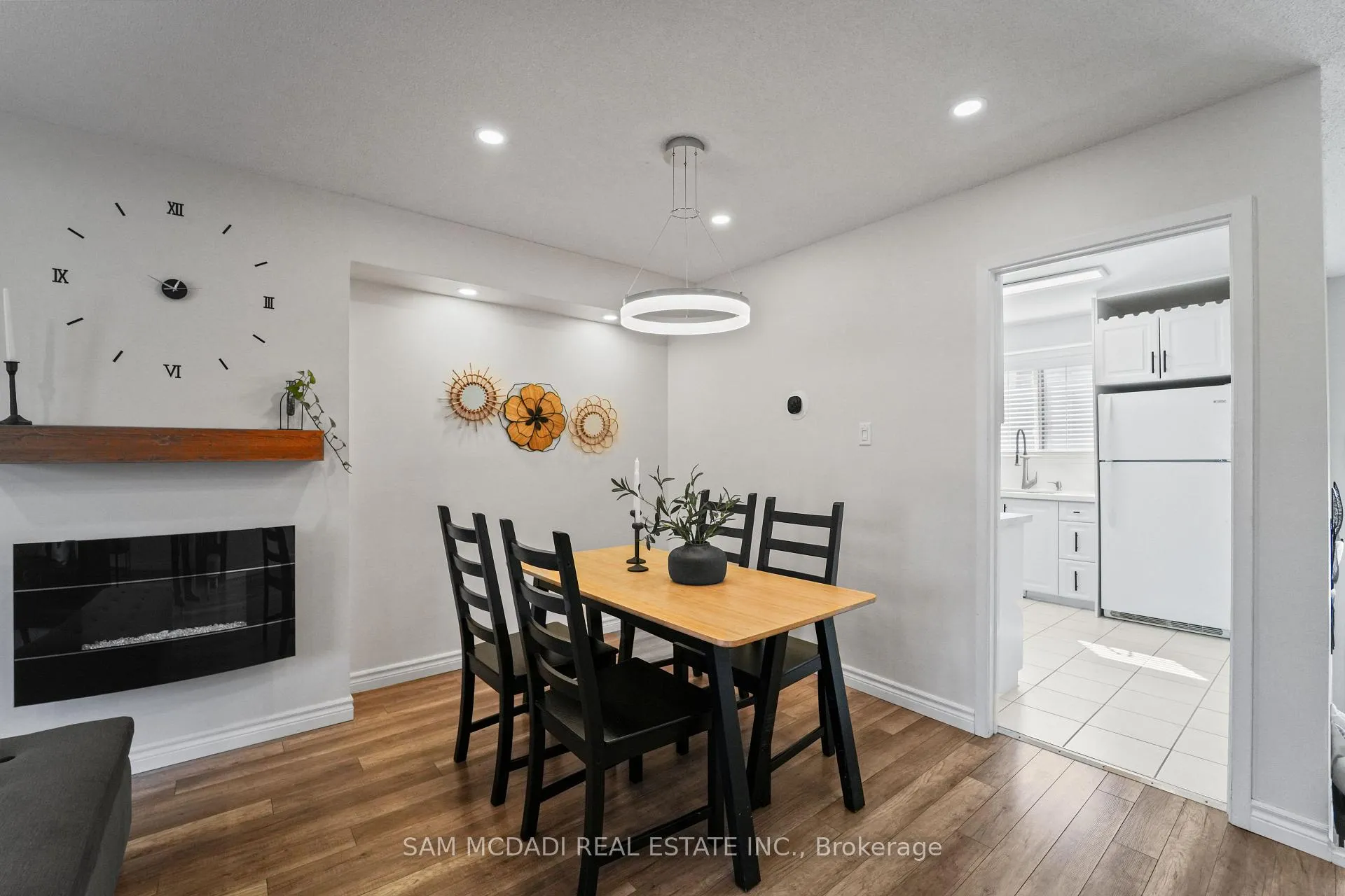 Photo 8 of Unit 31, 1518 Sixth Line, Oakville, College Park — HOMEH