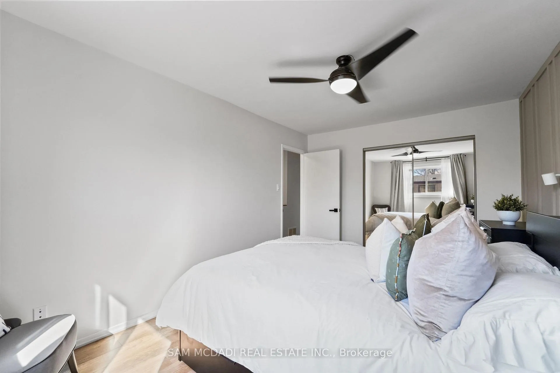 Photo 15 of Unit 31, 1518 Sixth Line, Oakville, College Park — HOMEH