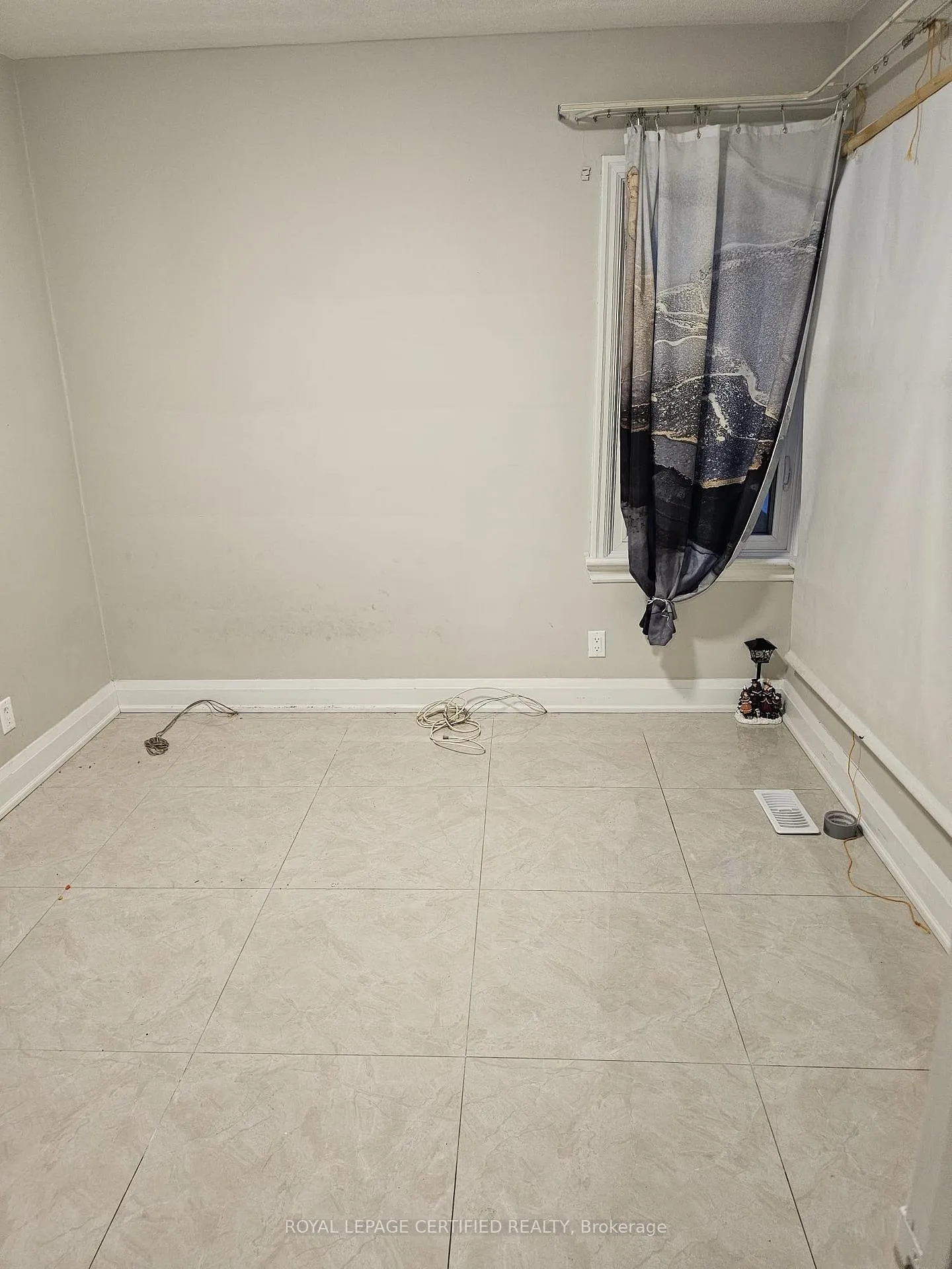 Photo 2 of 299 West 2nd Street, Hamilton, Bonnington — HOMEH