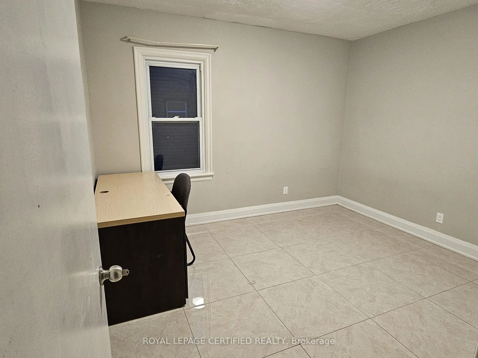 Photo 3 of 299 West 2nd Street, Hamilton, Bonnington — HOMEH