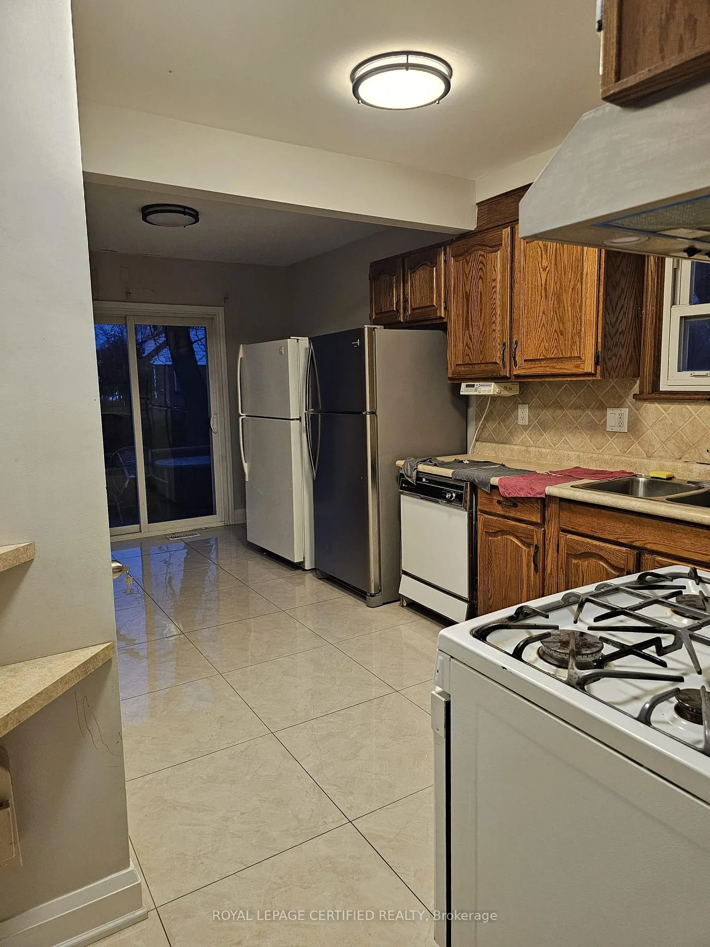 Photo 4 of 299 West 2nd Street, Hamilton, Bonnington — HOMEH
