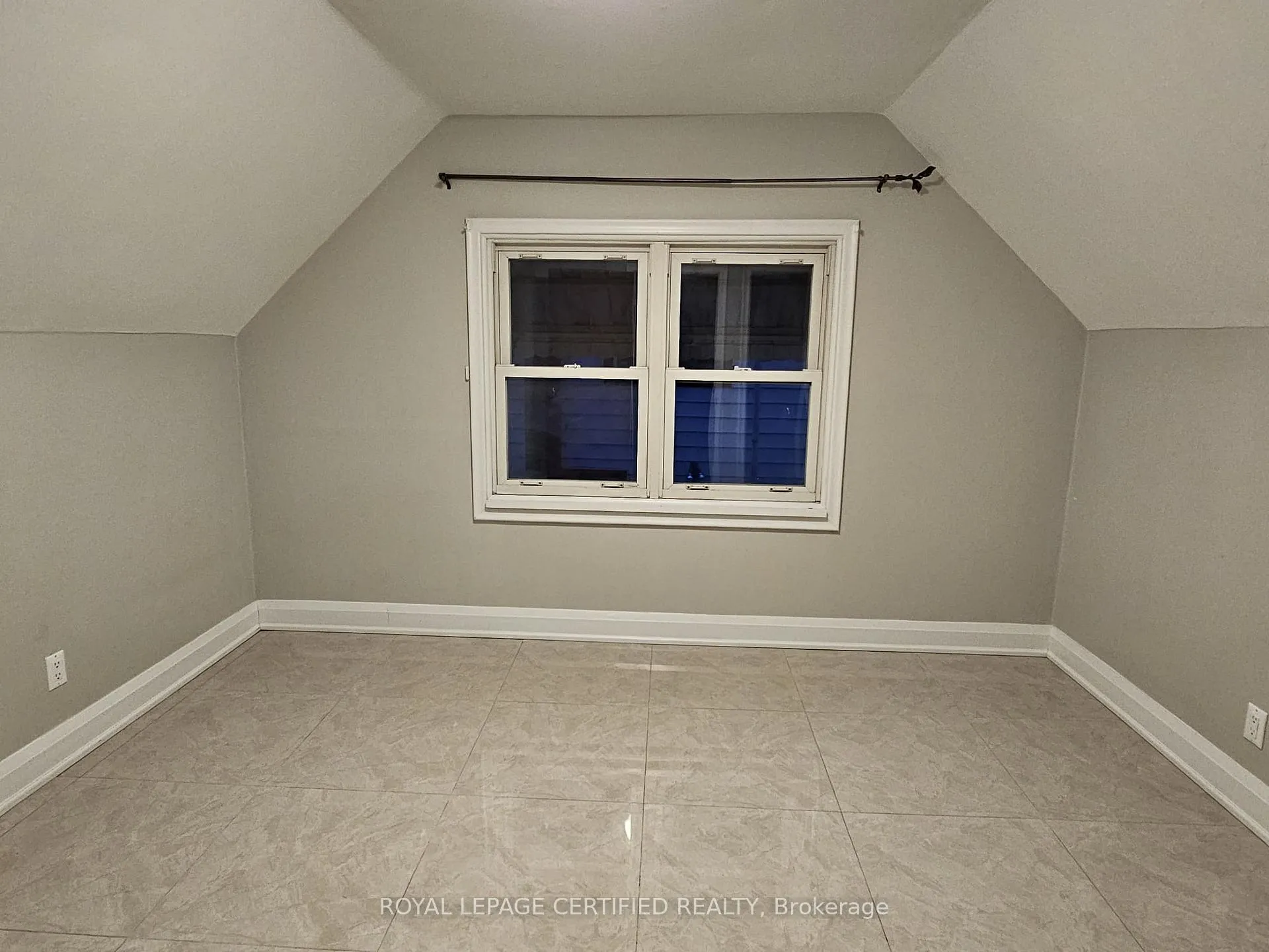 Photo 6 of 299 West 2nd Street, Hamilton, Bonnington — HOMEH