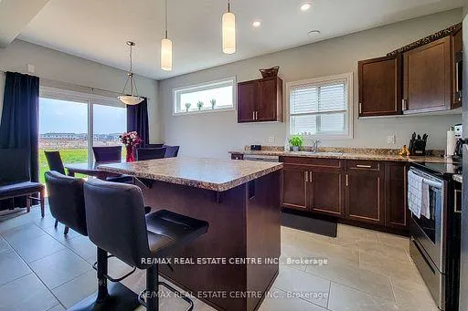 Photo 5 of 28 Spring Crest Way, Thorold, Rolling Meadows — HOMEH