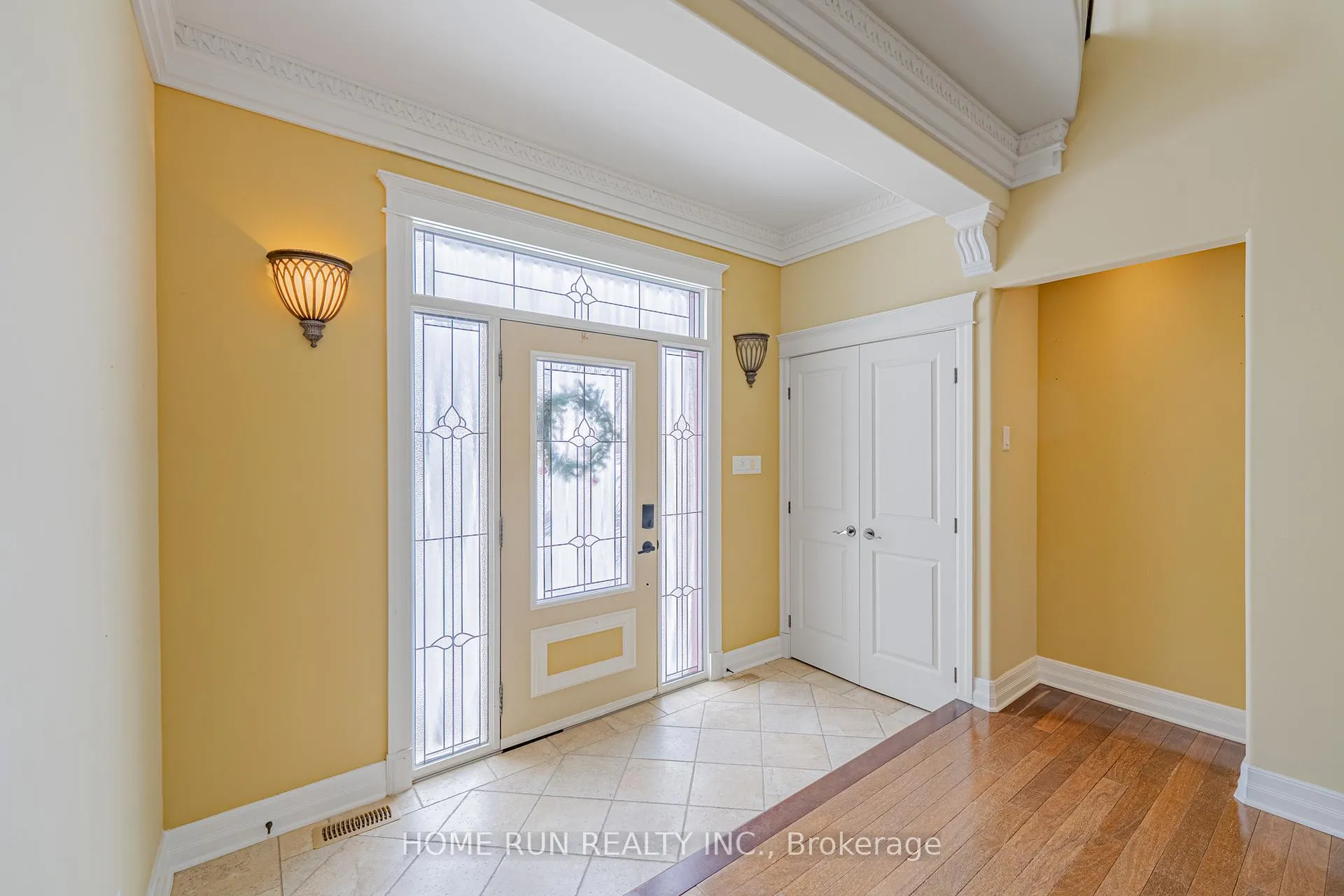 Photo 4 of 546 Kochar Drive, Ottawa, Mooneys Bay — HOMEH