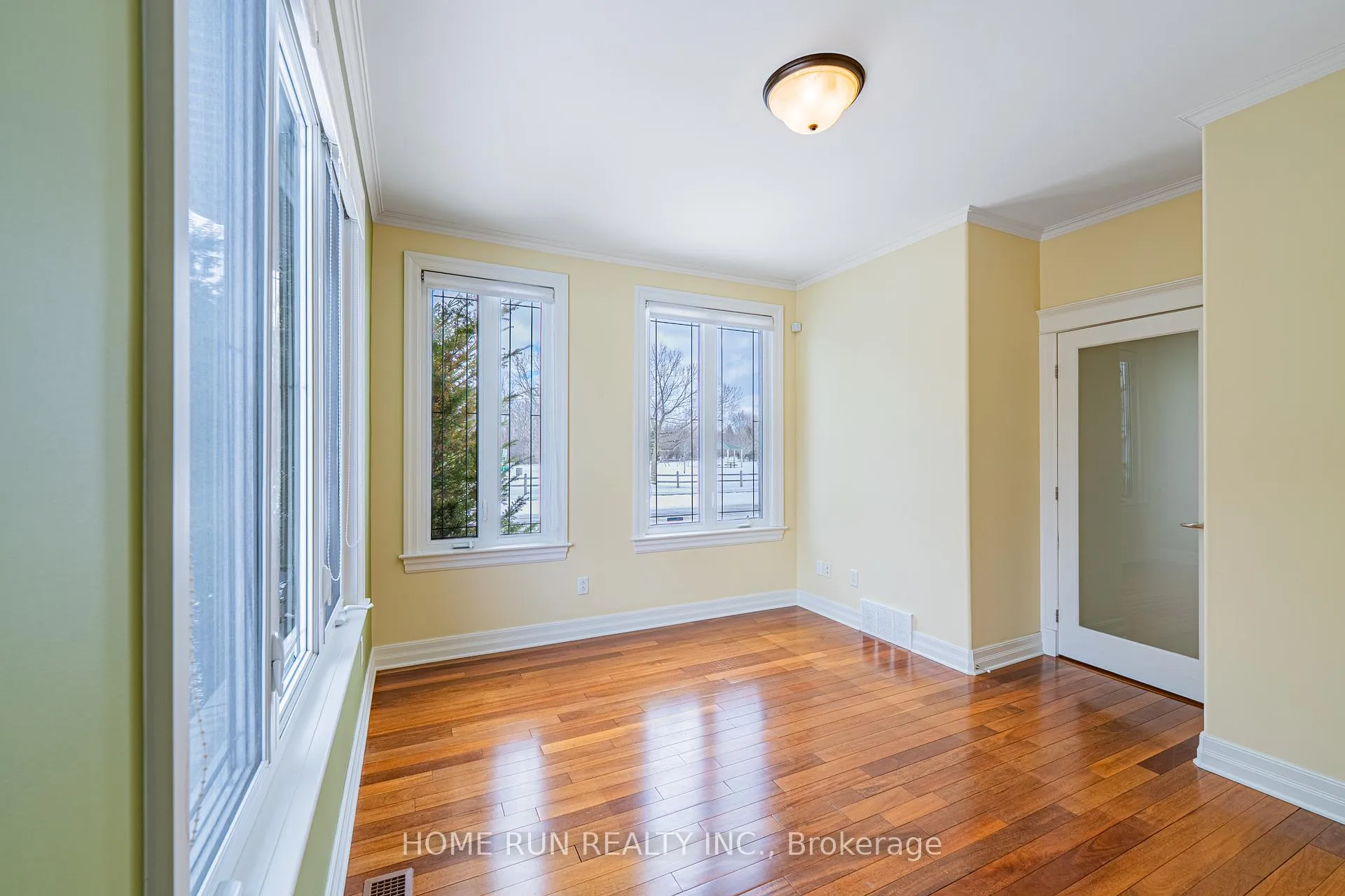 Photo 10 of 546 Kochar Drive, Ottawa, Mooneys Bay — HOMEH