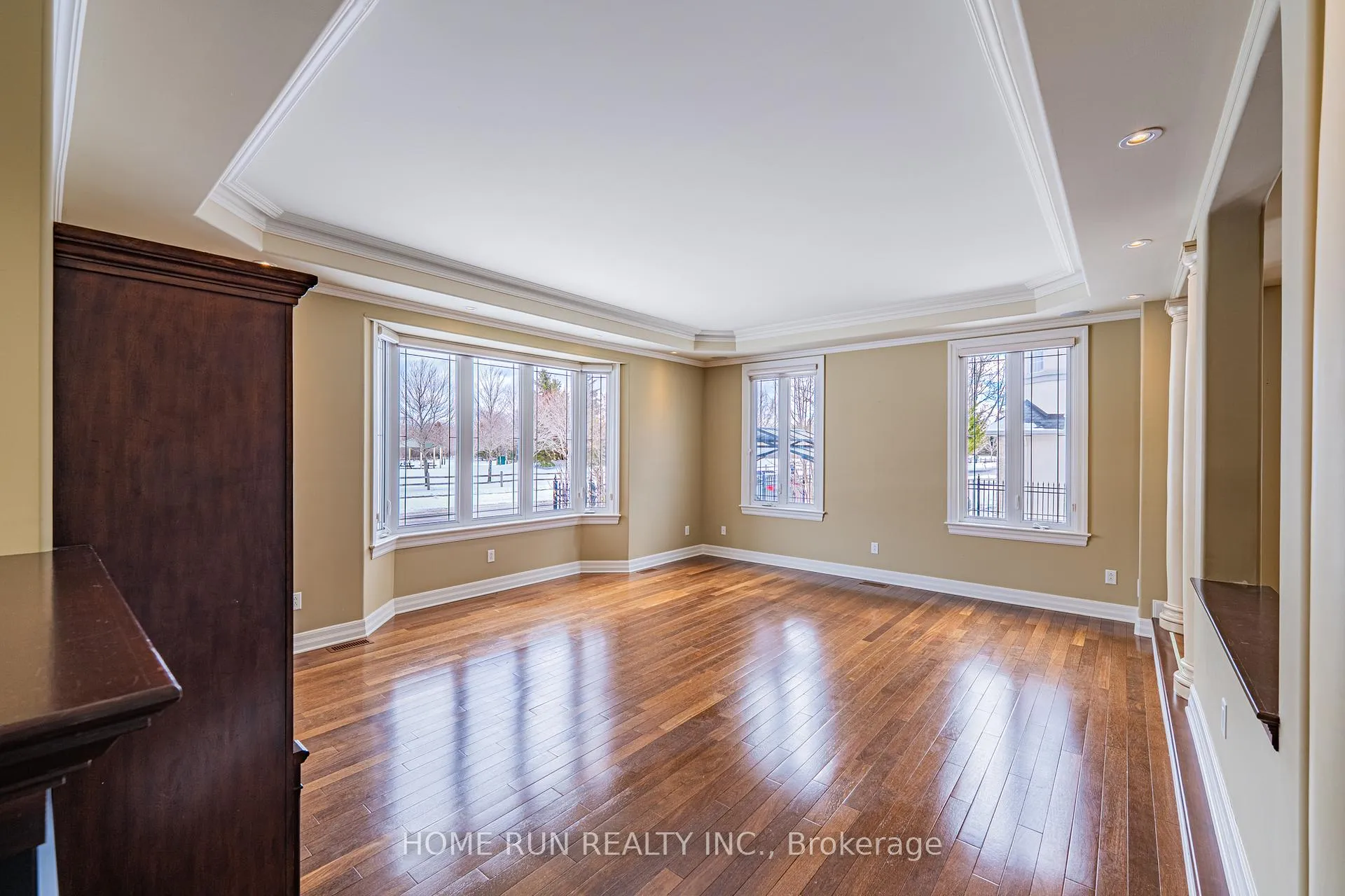 Photo 11 of 546 Kochar Drive, Ottawa, Mooneys Bay — HOMEH