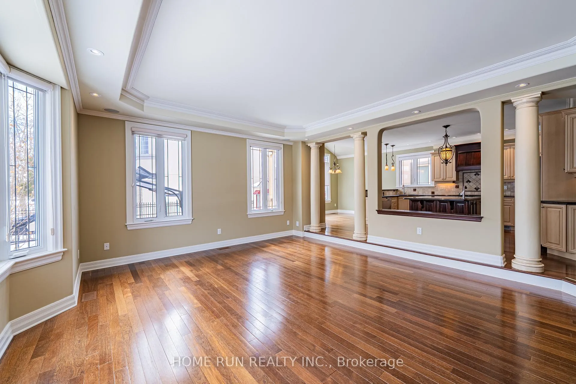 Photo 12 of 546 Kochar Drive, Ottawa, Mooneys Bay — HOMEH