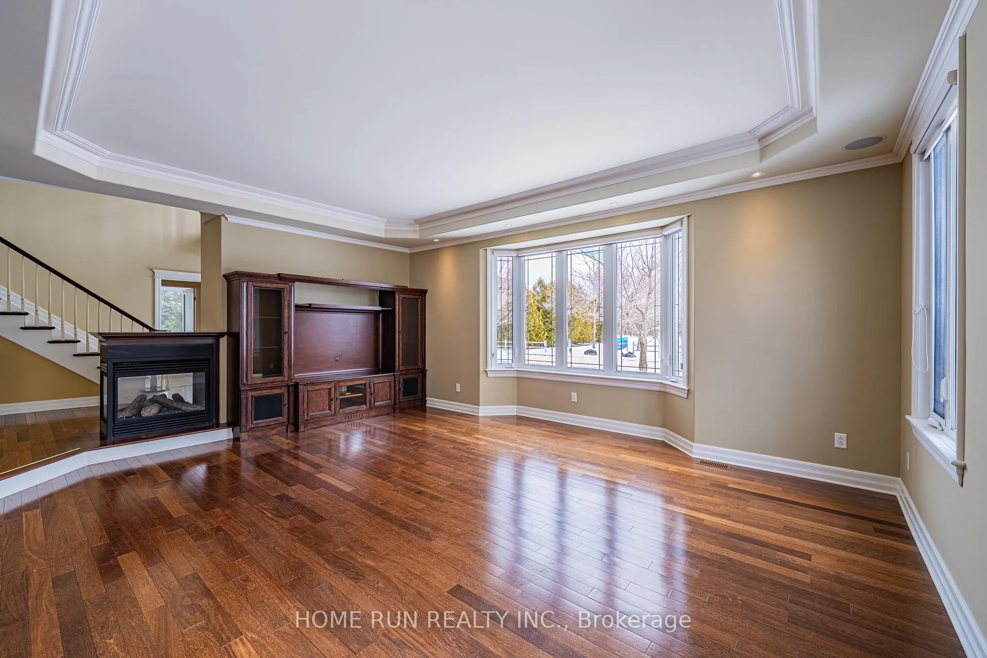 Photo 14 of 546 Kochar Drive, Ottawa, Mooneys Bay — HOMEH