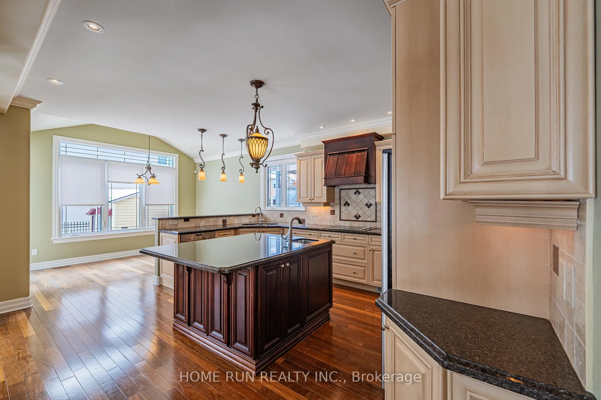 Photo 16 of 546 Kochar Drive, Ottawa, Mooneys Bay — HOMEH